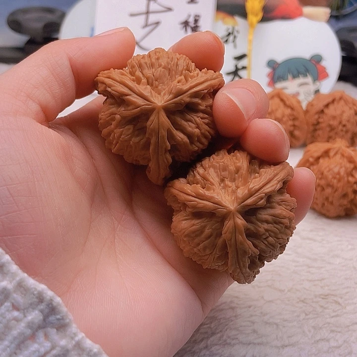 吊坠文玩核桃蜡***?三棱