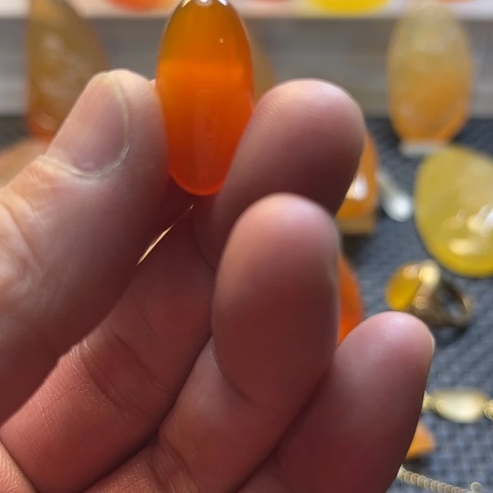 张***哥石英质玉未镶嵌旦面
