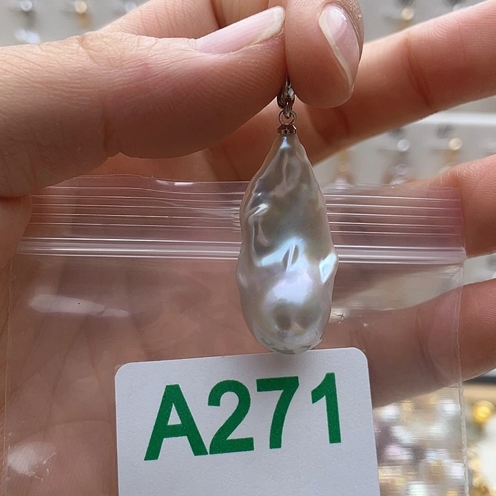 我***静未镶嵌天然珍珠。  漏 漏 漏淡水珍珠