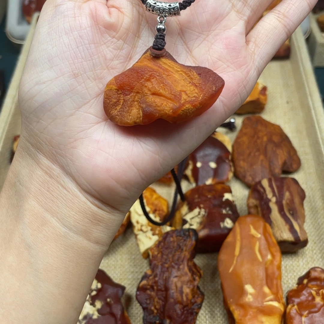 未镶嵌琥珀珠宝奇石