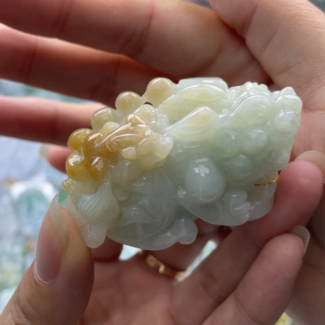 翡翠未镶嵌颈饰貔貅