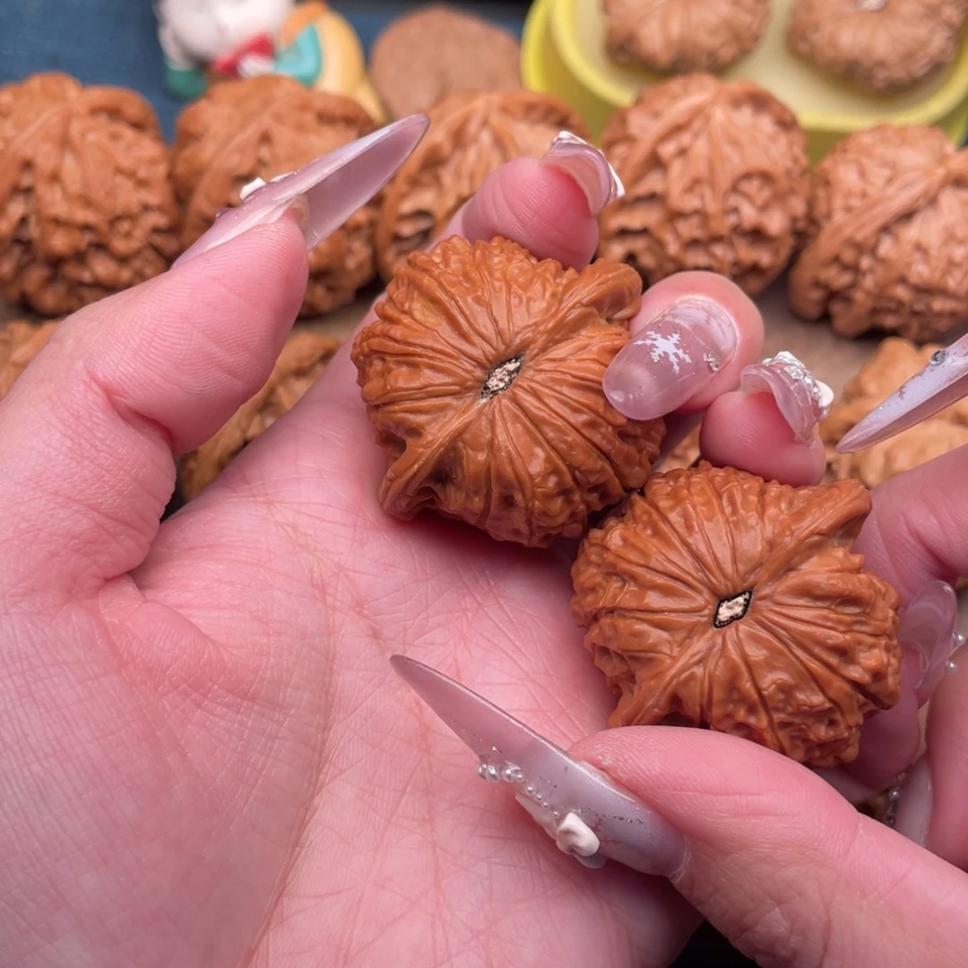 文玩核桃把件全品精配毕业满肉，血麒麟40