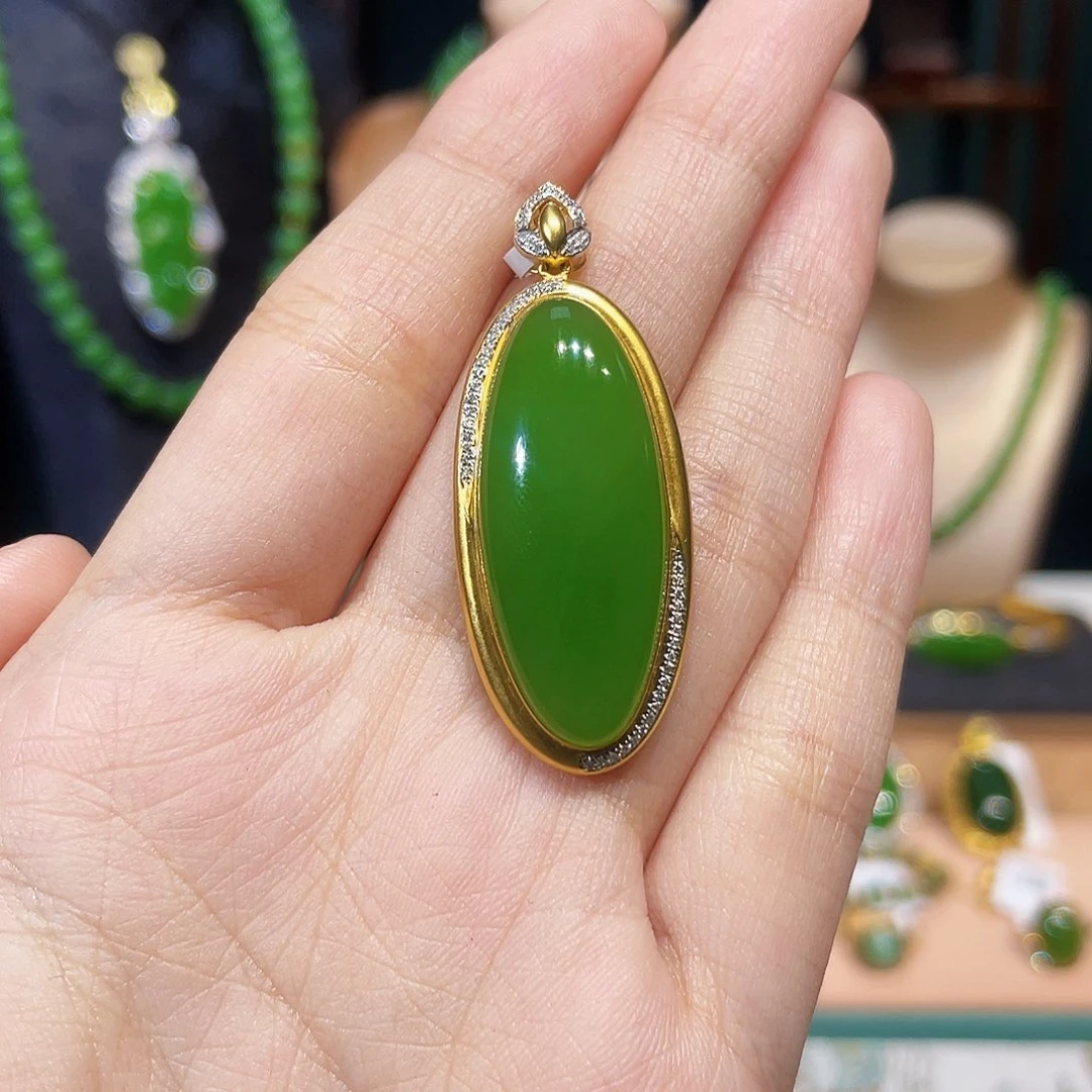 和田玉（碧玉）18K金镶嵌颈饰