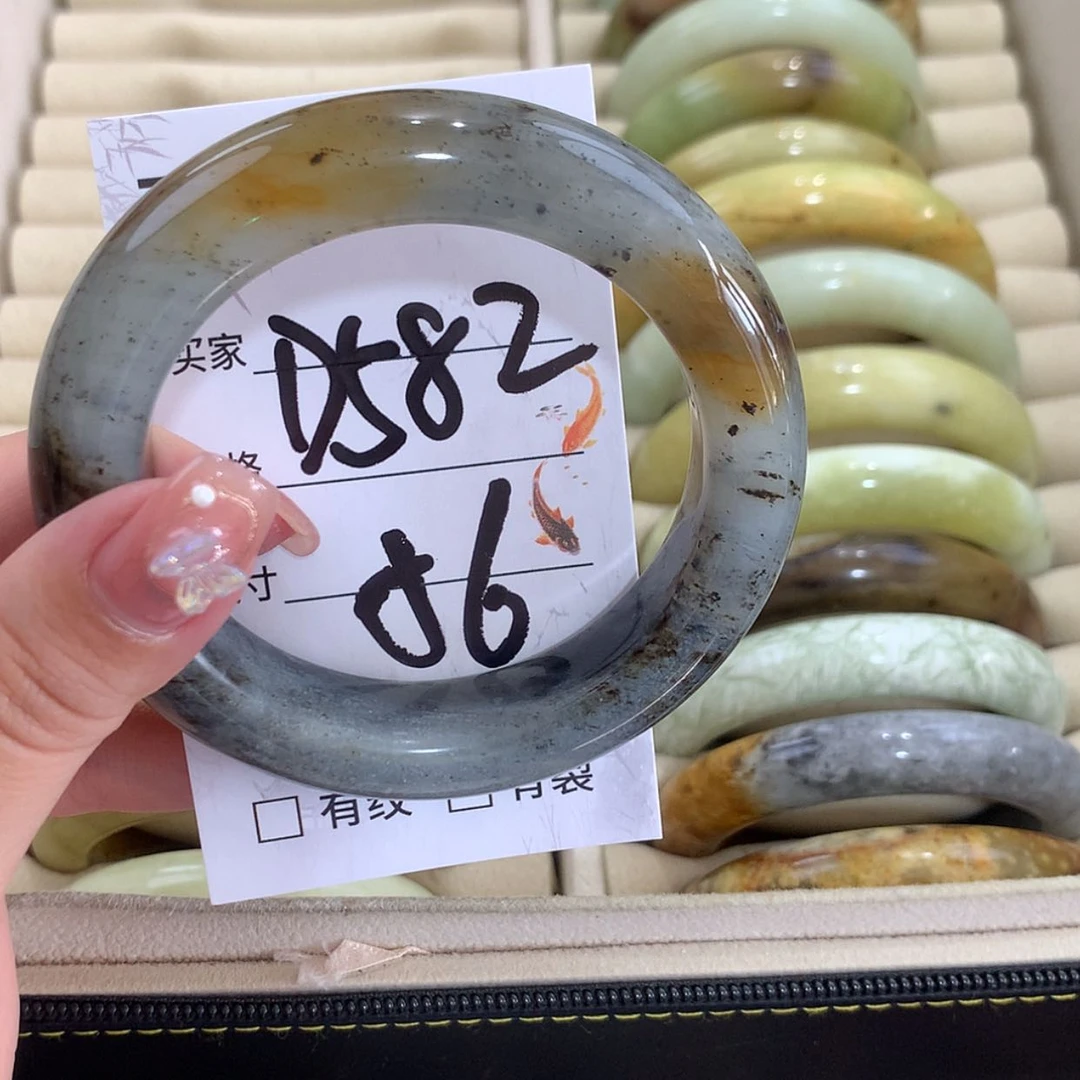 【闪购商品】未镶嵌蛇纹石玉手镯