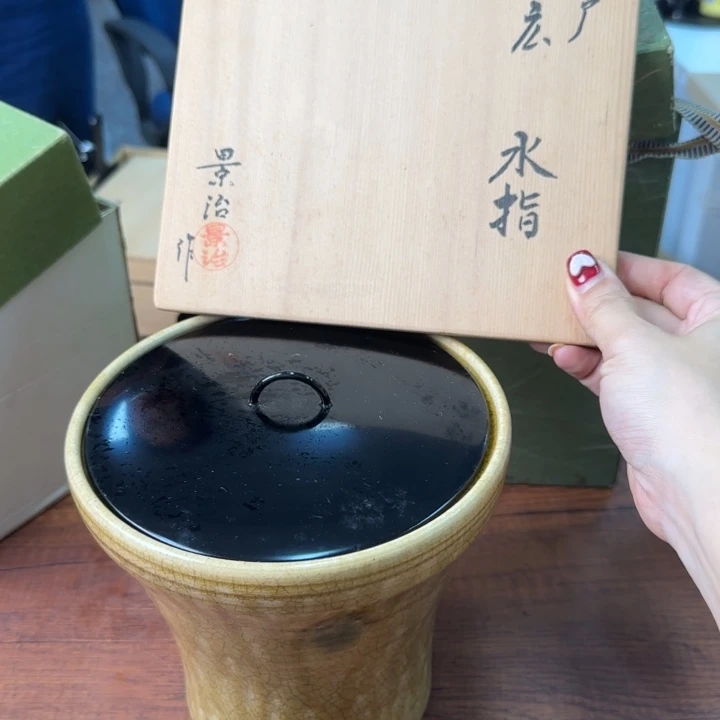 一个陶瓷物件哈哈哈哈
