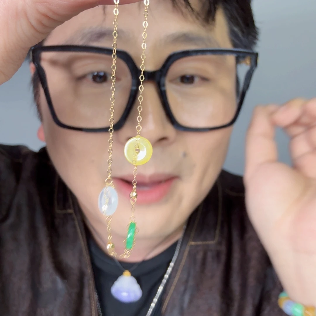 翡翠18K金镶嵌颈饰一件