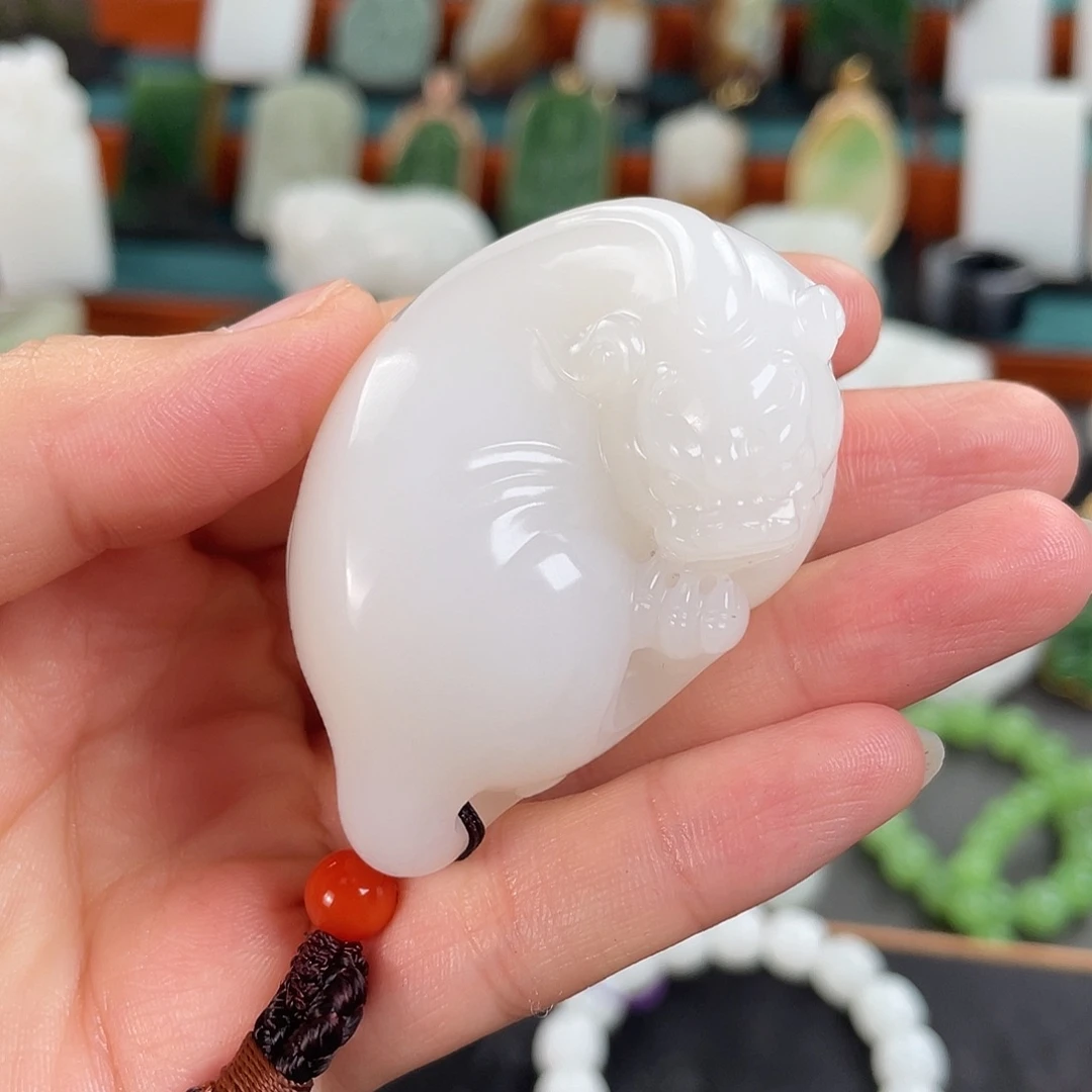 和田玉未镶嵌把件