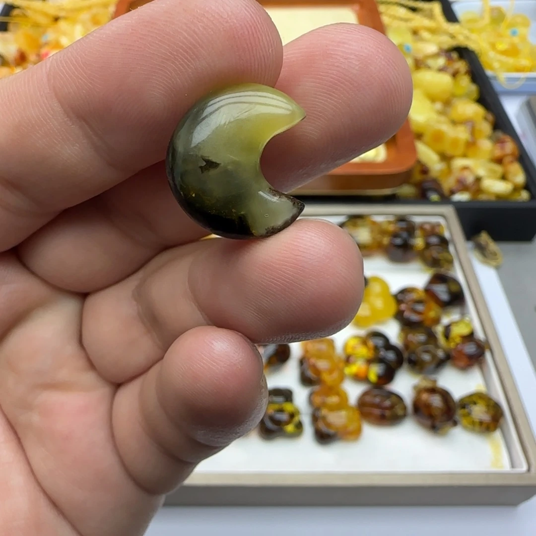 琥珀未镶嵌裸石1.16克