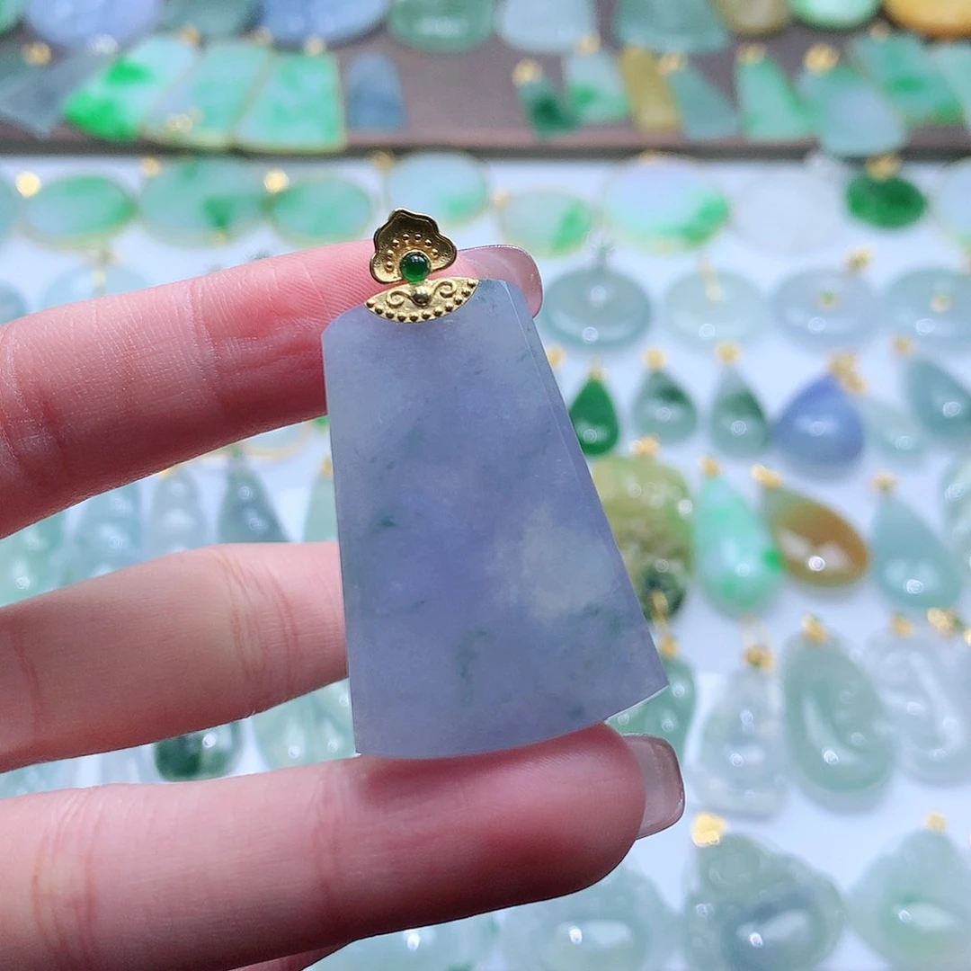 翡翠颈饰未镶嵌翡翠