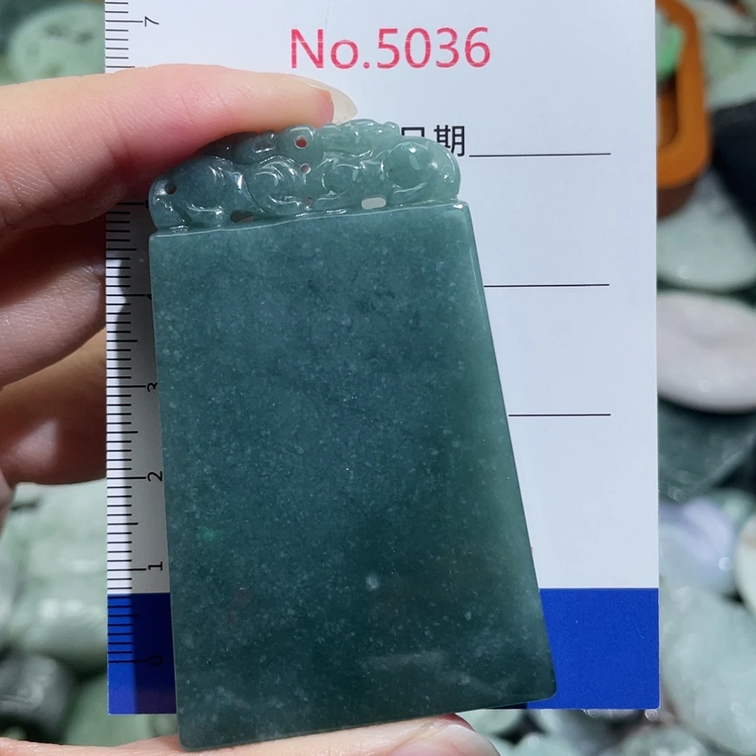 翡翠未镶嵌挂件5036