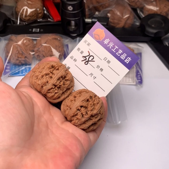 吊坠文玩核桃38粗筋