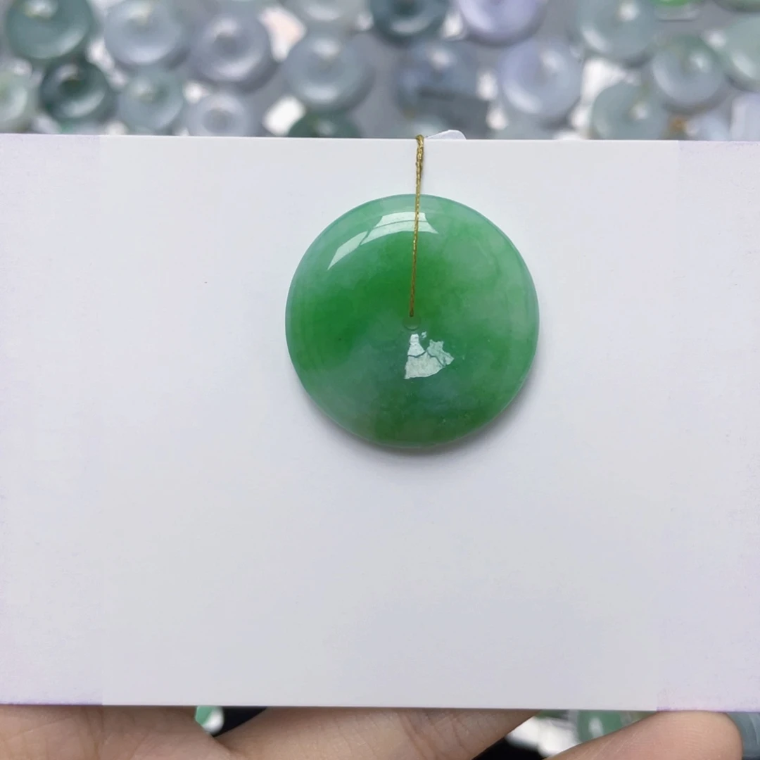 翡翠未镶嵌颈饰平安扣