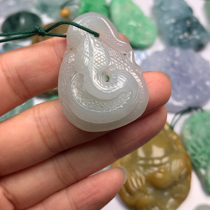 翡翠未镶嵌颈饰翡翠