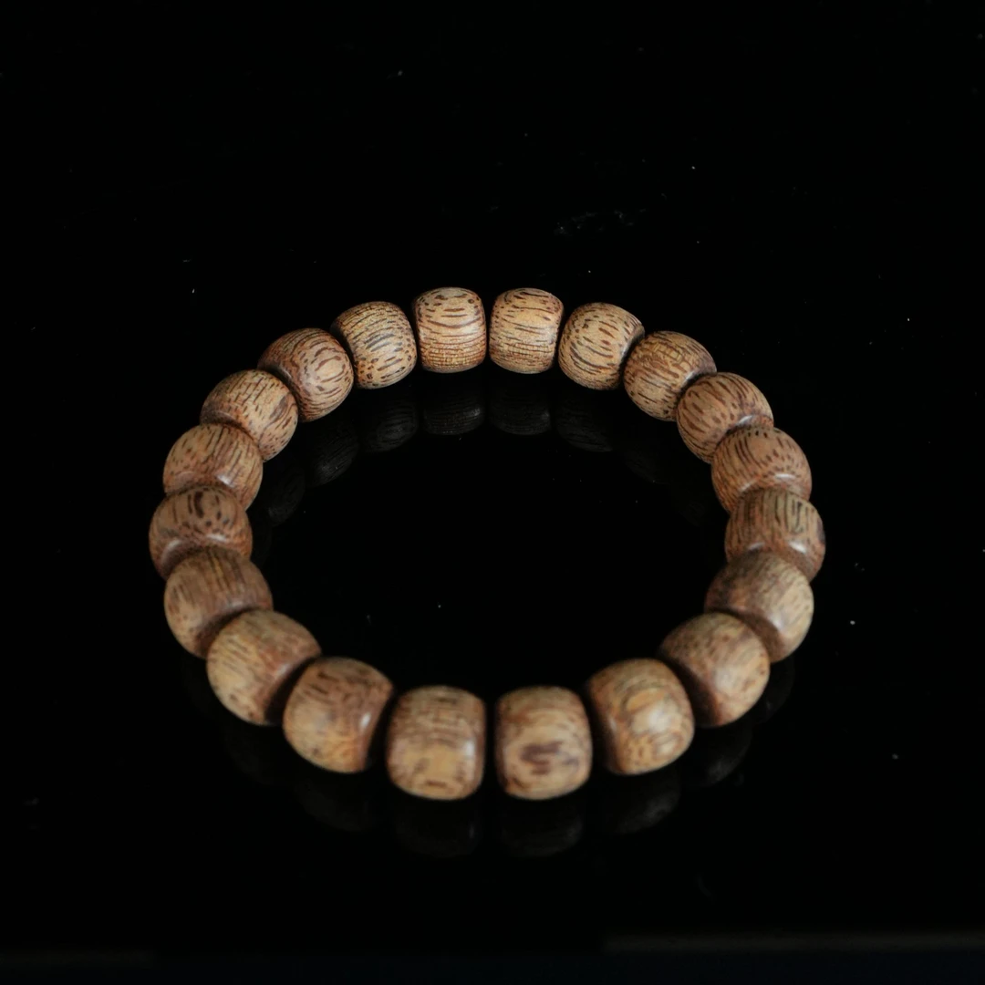 DY-B4424 文莱红油蛇皮纹玉化老料沉香桶珠手串 1.2x1.04cm 8.3g