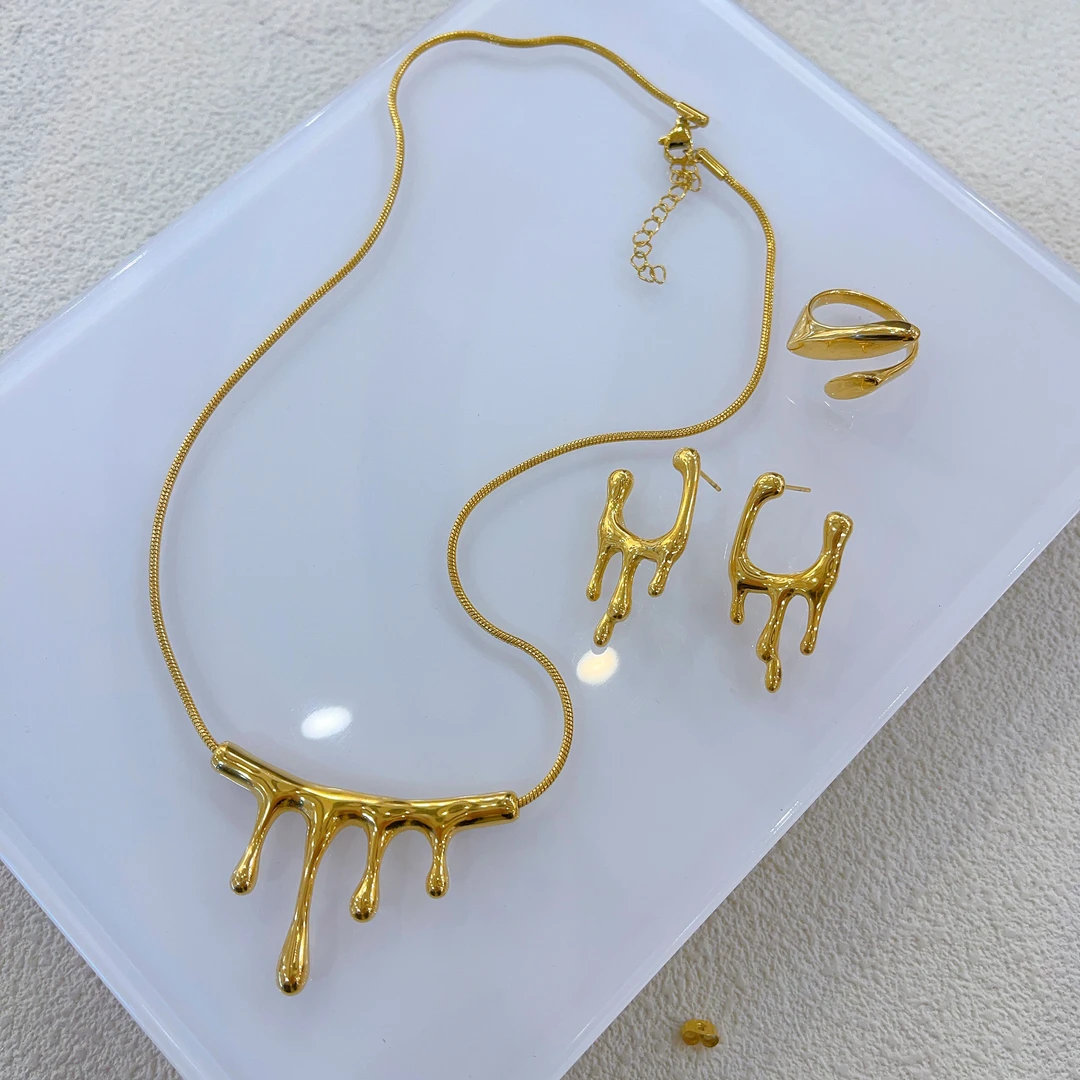 钛钢项链 420新款三件套首饰耳环项链戒指爆款白搭时尚金色铜合金