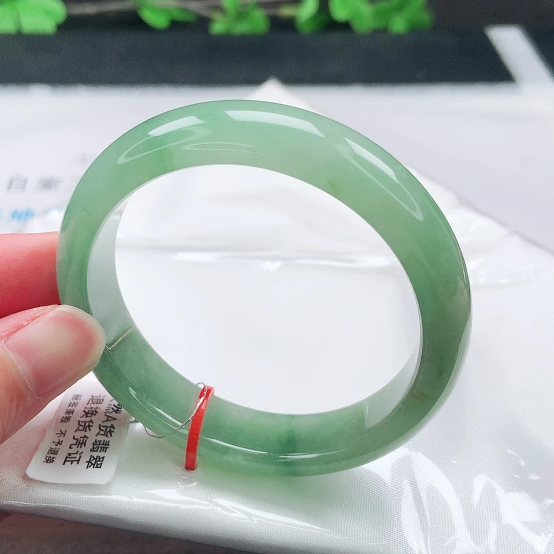 翡翠手镯未镶嵌53圈