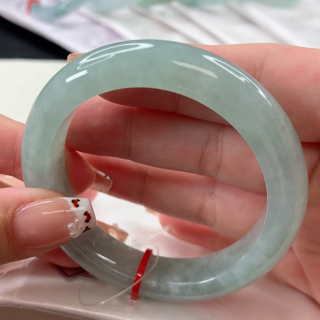 翡翠手镯未镶嵌52.4圈口满绿