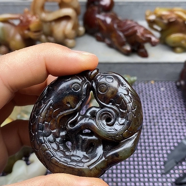 未镶嵌蛇纹石玉颈饰