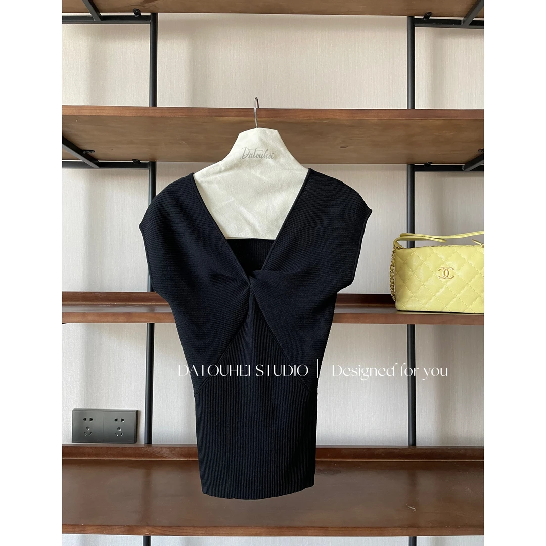 大头黑STUDIO【杜比尼花园】2025女夏时尚气质针织上衣D225X08293