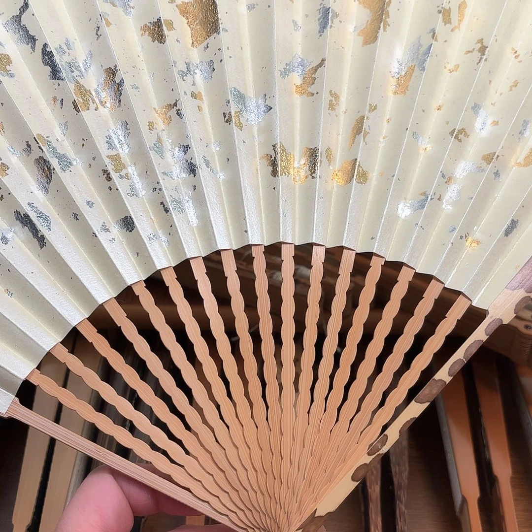 扇子白洒龙鳞梅妃