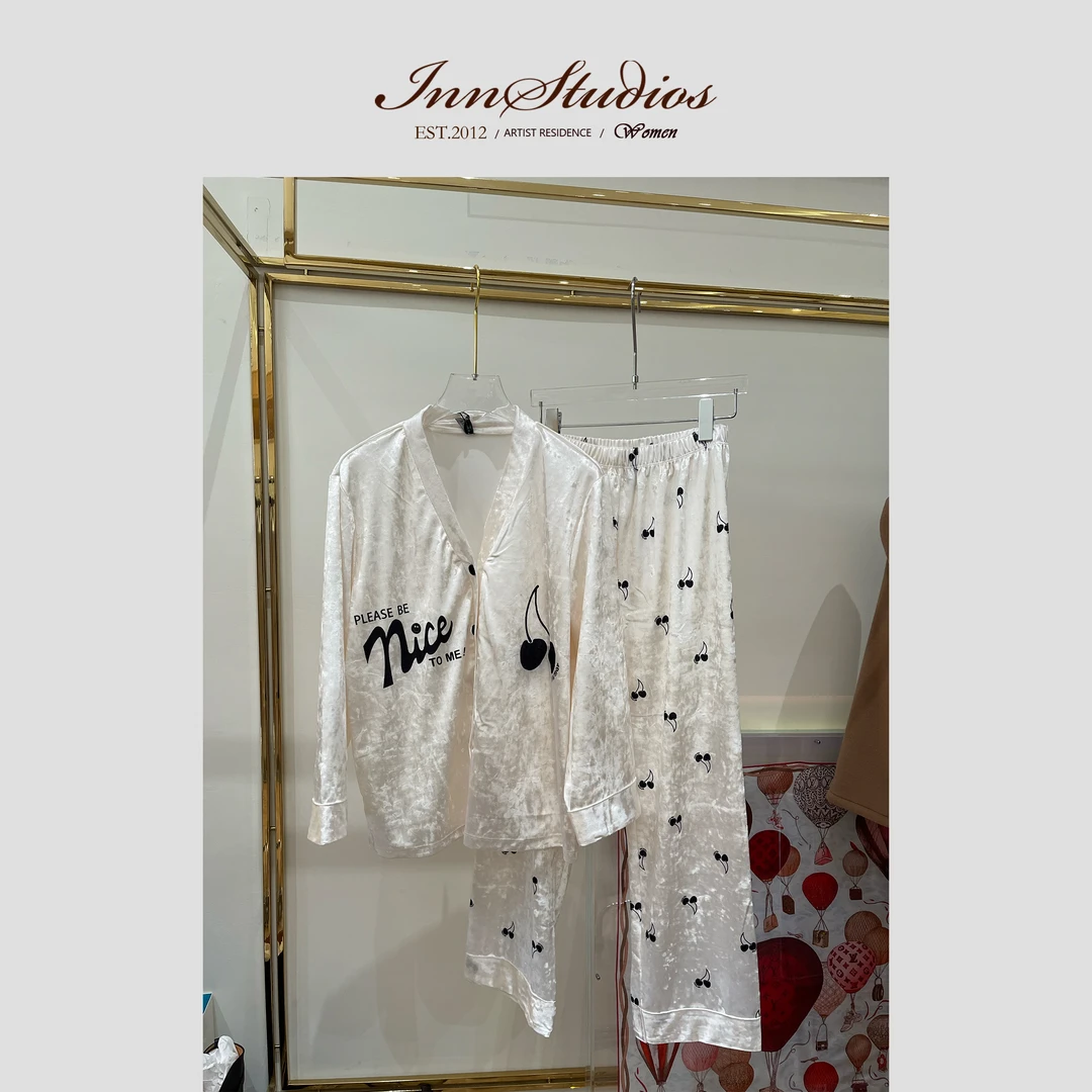 Innstudios V领樱桃印花丝绒睡衣套装