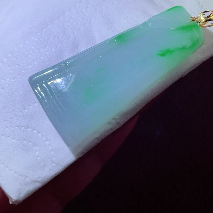 翡翠18K金镶嵌颈饰翡翠