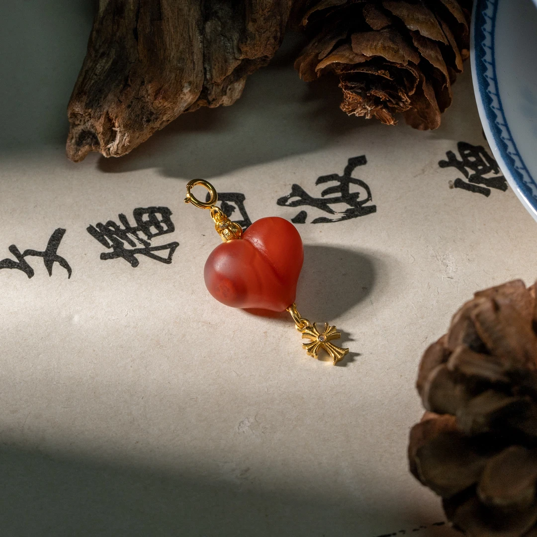 【世间臻宝】18K南红爱心滴流吊坠/Q2048/多样性发一件/13mm/17