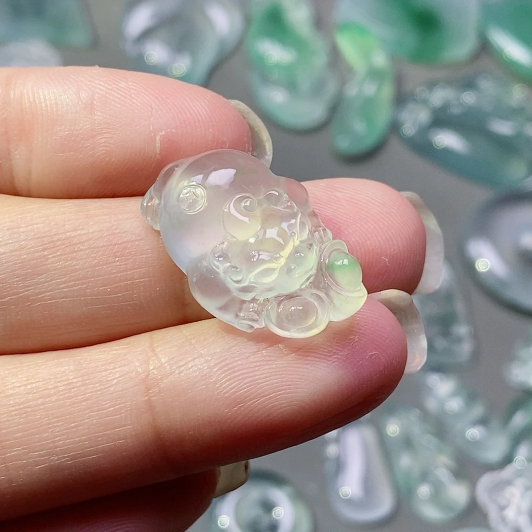 翡翠颈饰未镶嵌翡翠