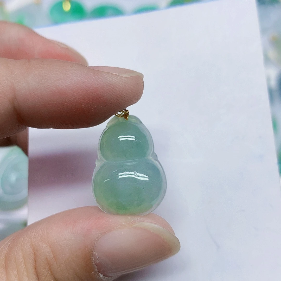 颈饰18K金镶嵌翡翠葫芦