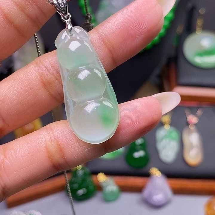 吊坠(赠链)未镶嵌翡翠