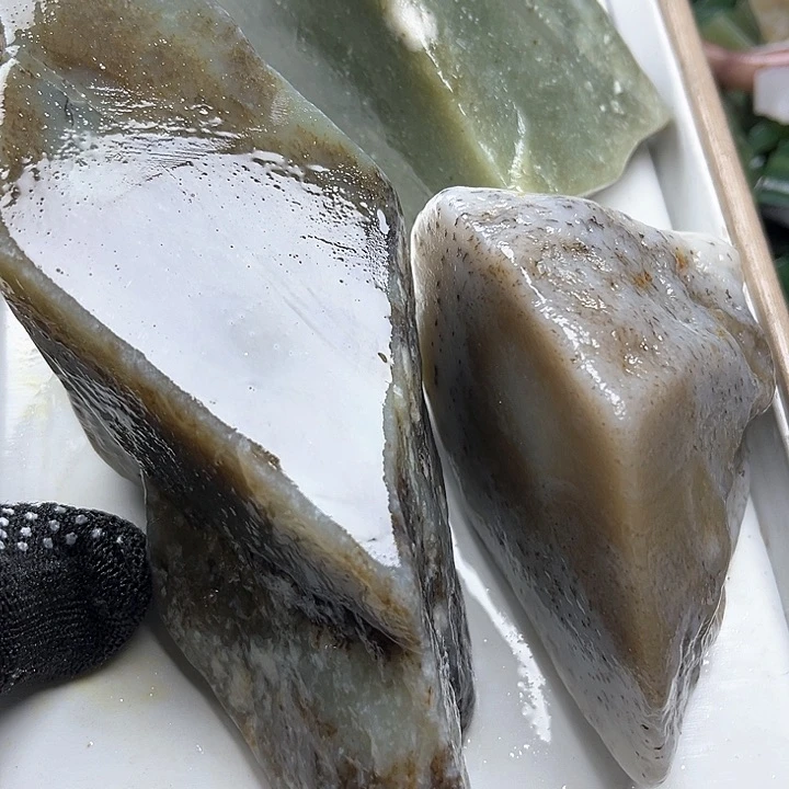 和田玉（糖玉）和田玉边角料9K金镶嵌白**君