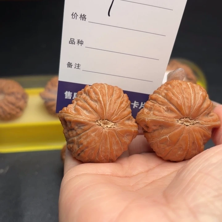 L***r吊坠桃核42铁锤狮子头