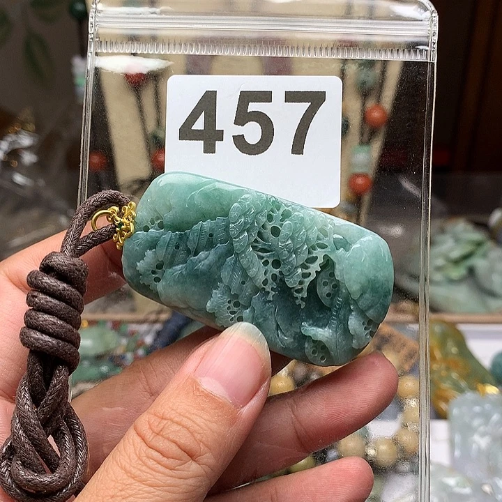 翡翠颈饰未镶嵌燕*春翡翠