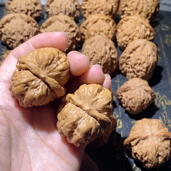 灰***狗文玩核桃吊坠蛤蟆