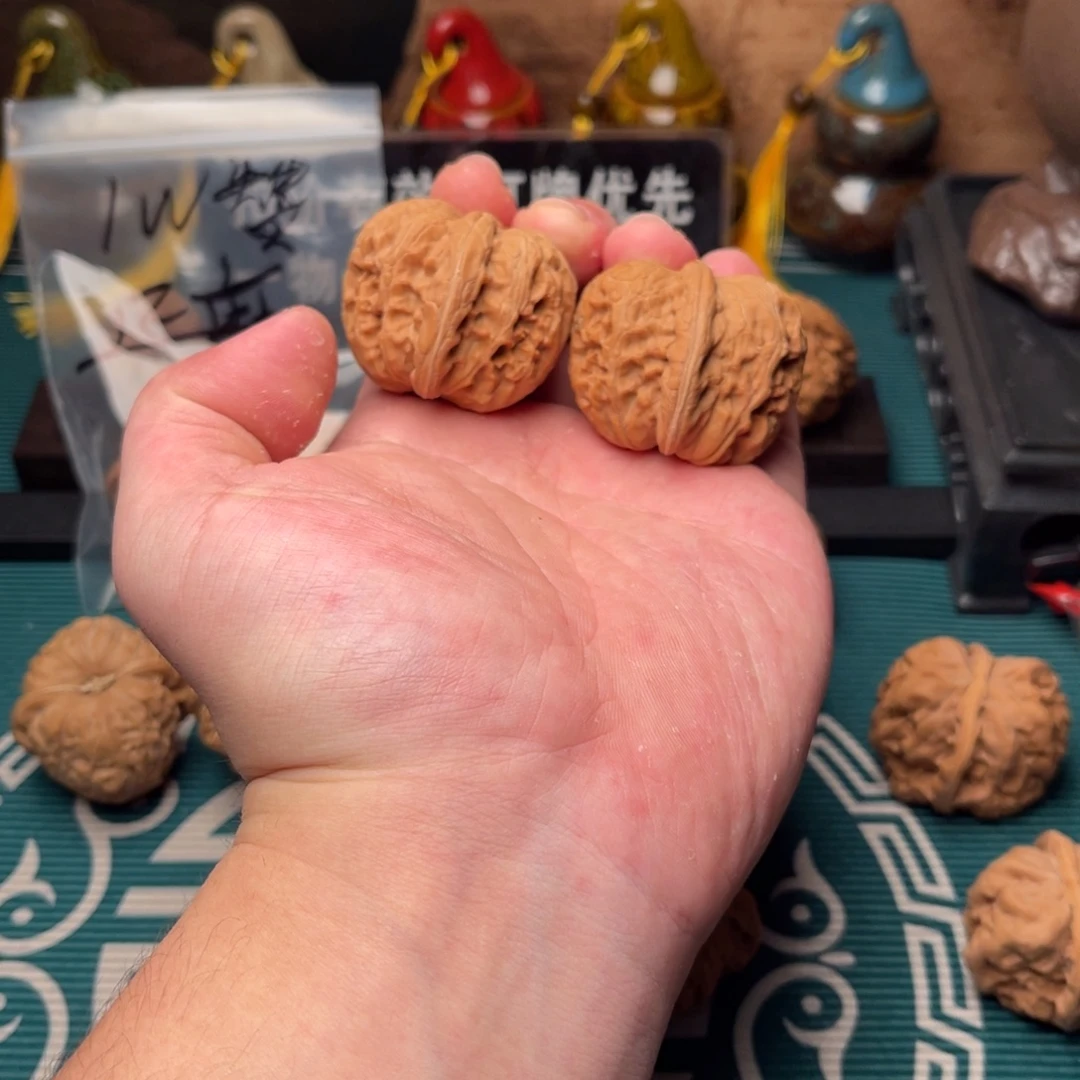 吊坠文玩核桃虫爬已修不影响盘玩 练手不退