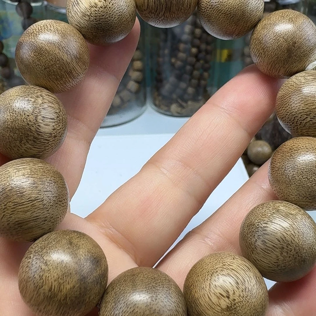 赫***推沉香保真原味1.8=19.5g