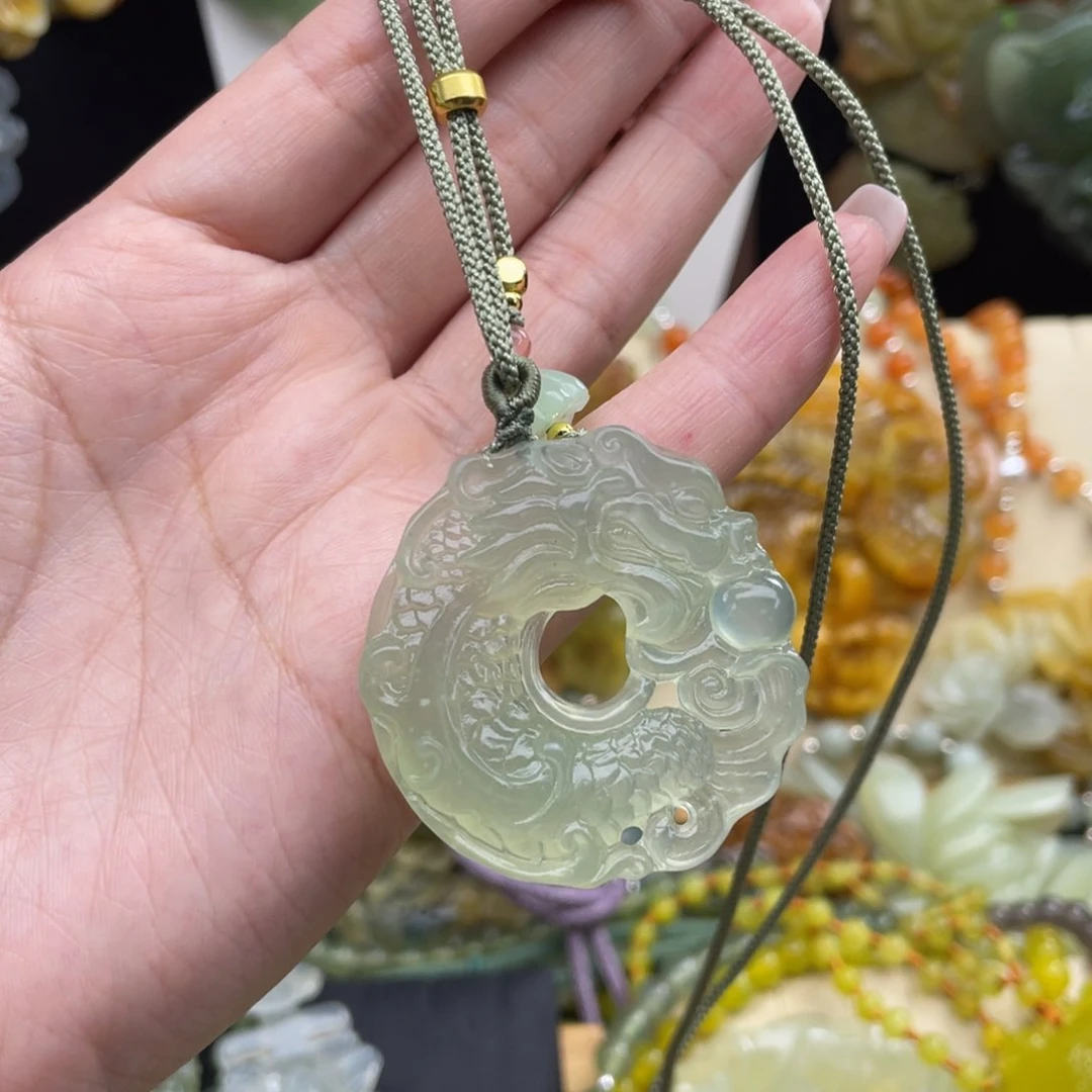 蛇纹石玉未镶嵌颈饰