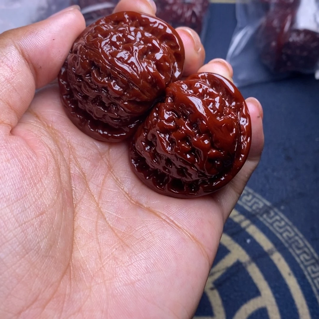 文玩核桃吊坠白狮子42