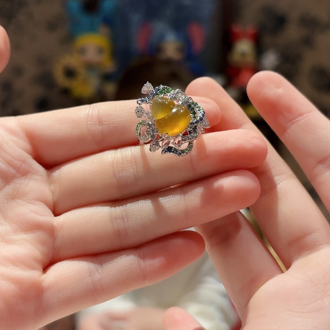 18K金镶嵌戒指翡翠