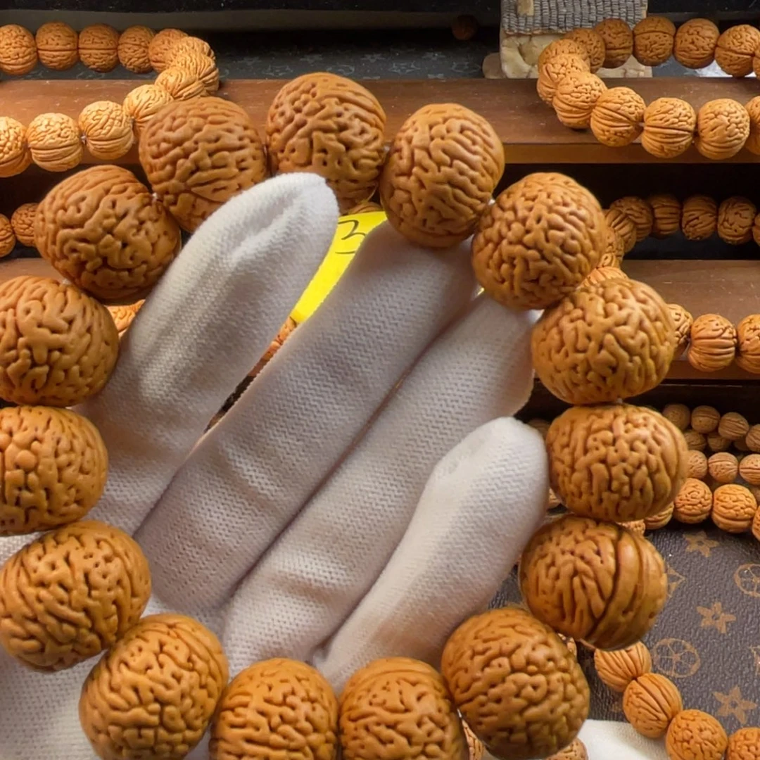 桃核吊坠大白月光