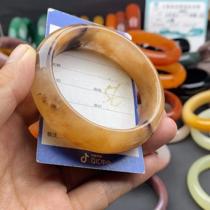 未镶嵌手镯石英质玉