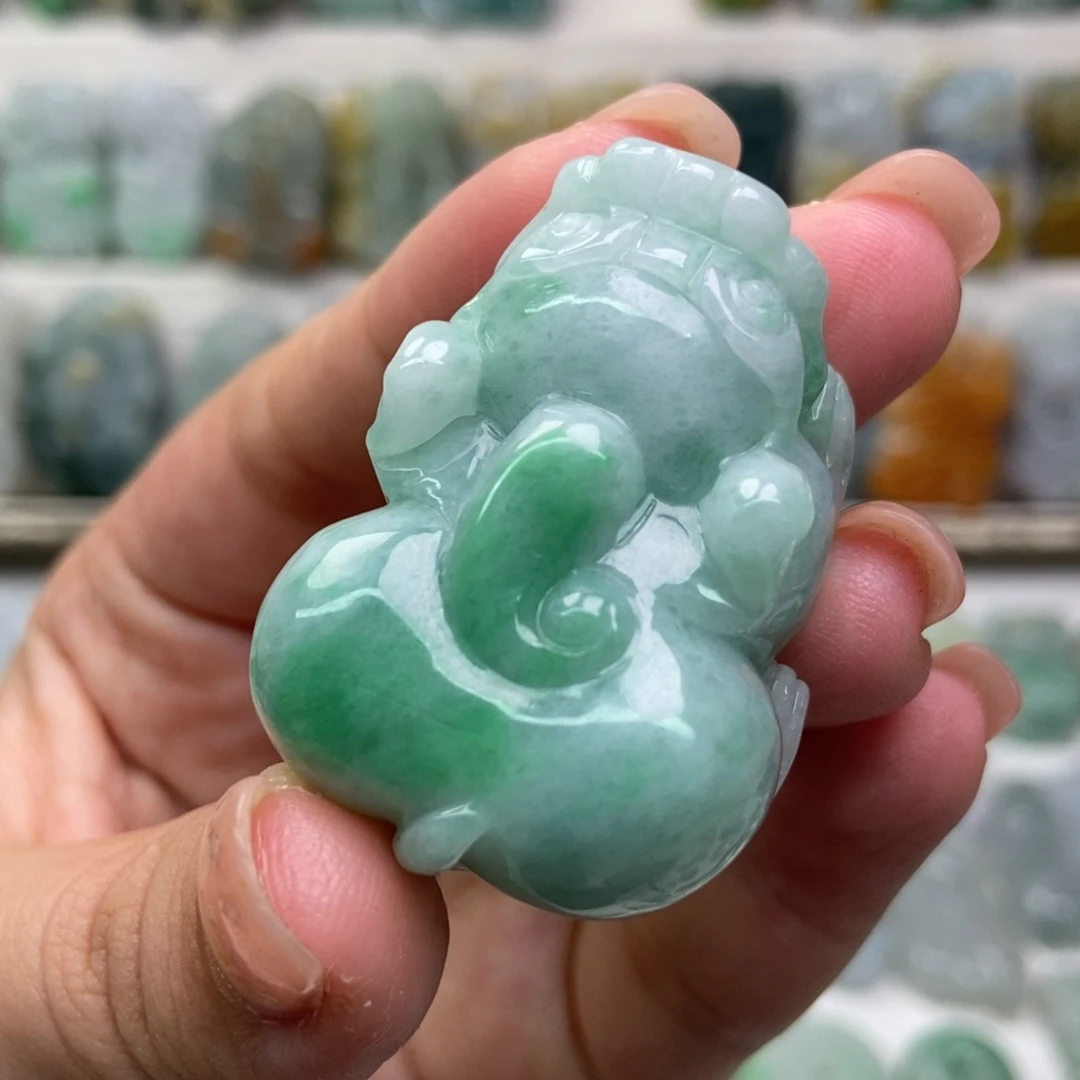 翡翠未镶嵌吊坠(赠链)