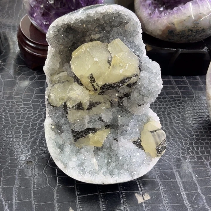 未镶嵌发饰水晶绿晶奇石簇