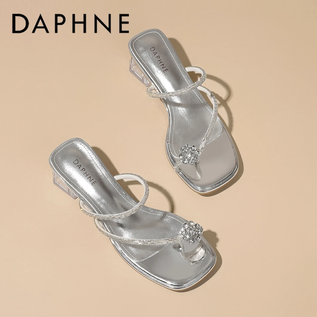 达芙妮法式气质水钻夹趾一字拖女外穿2025夏季新款百搭沙滩凉拖鞋