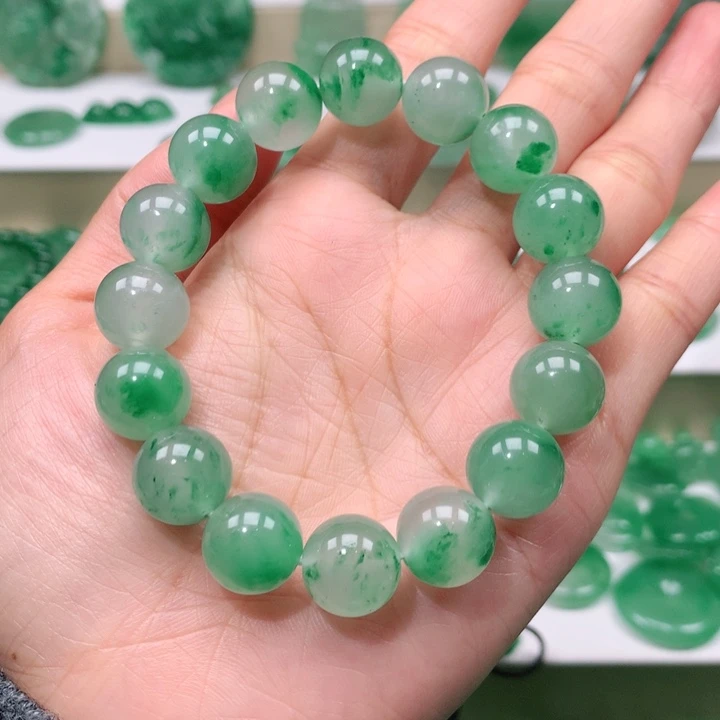 颈饰未镶嵌石英质玉紫**漉