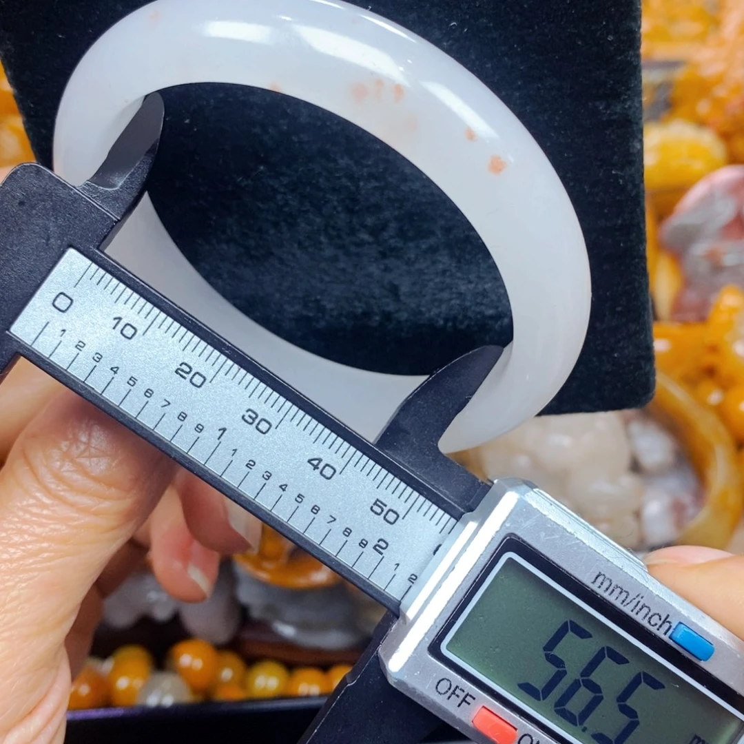 未镶嵌石英质玉（黄龙玉）颈饰