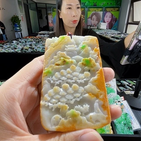 翡翠未镶嵌颈饰翡翠