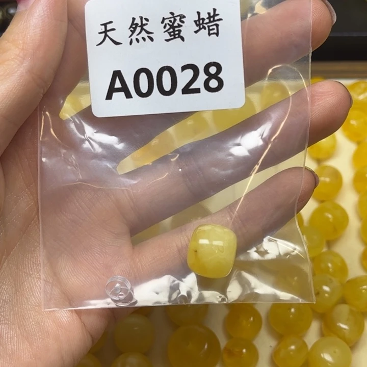 琥珀未镶嵌珠宝奇石A0028