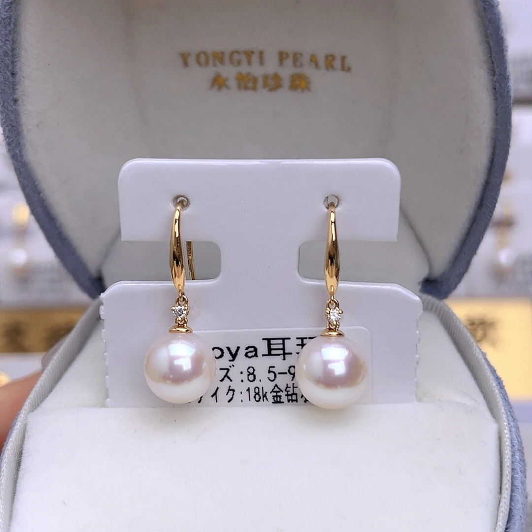 18K金镶嵌海水珍珠耳饰