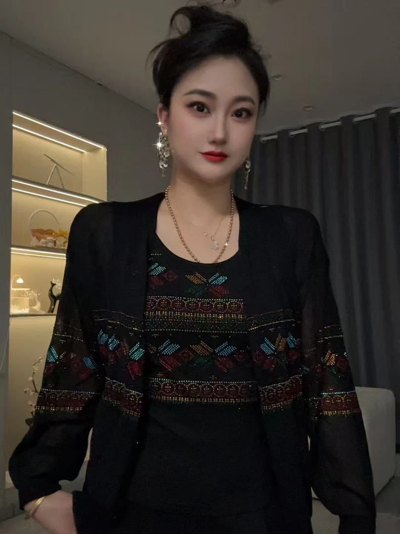 【网红爆款】民族风彩钻V领爆款百搭洋气时尚重工烫钻长袖衬衫女